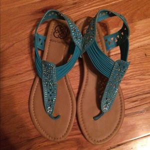 NWOT Daisy Fuentes women's thong sandals